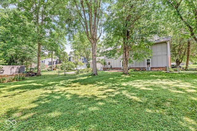 7138 Avalon Trail Ct, Indianapolis, IN 46250 - view of grassy yard