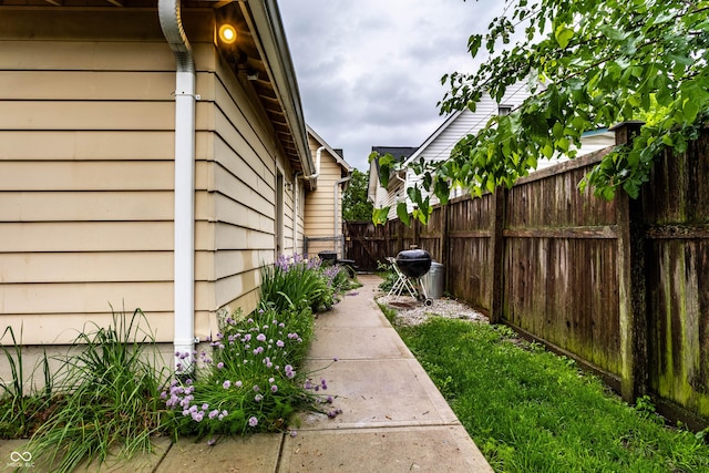 902 Villa Ave, Indianapolis, IN 46203 - view of yard with fence