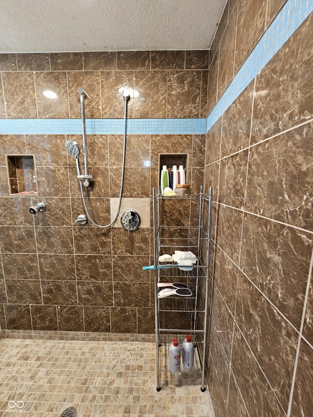 bathroom featuring a tile shower