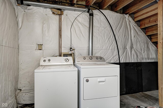 6036 Terrytown Pkwy, Indianapolis, IN 46254 - laundry area with washing machine and dryer