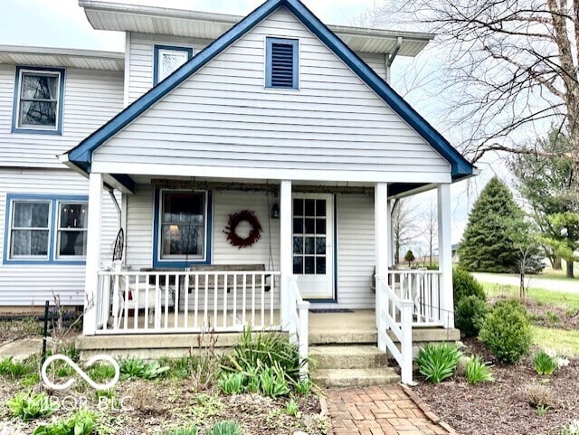 view of front of property featuring a porch