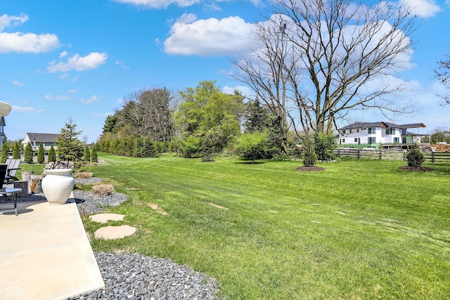 5130 Melbourne Pl, Zionsville, IN 46077 - view of yard with a patio area
