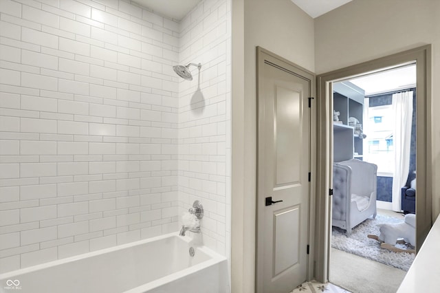 5130 Melbourne Pl, Zionsville, IN 46077 - full bath featuring shower / tub combination and ensuite bath