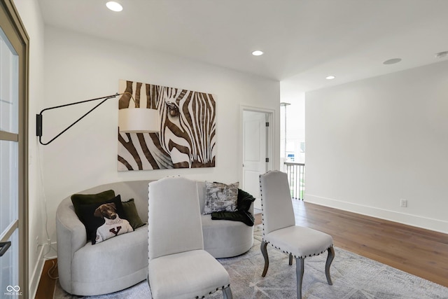 5130 Melbourne Pl, Zionsville, IN 46077 - sitting room featuring wood finished floors, recessed lighting, and baseboards