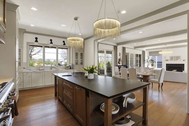 5130 Melbourne Pl, Zionsville, IN 46077 - kitchen featuring a sink, stainless steel stove, plenty of natural light, and recessed lighting