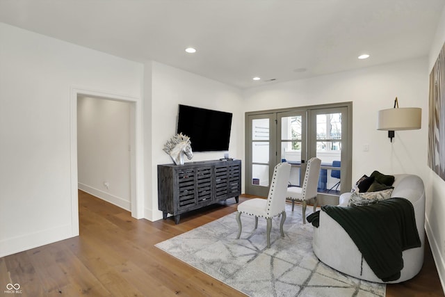 5130 Melbourne Pl, Zionsville, IN 46077 - living area featuring wood finished floors, recessed lighting, and baseboards