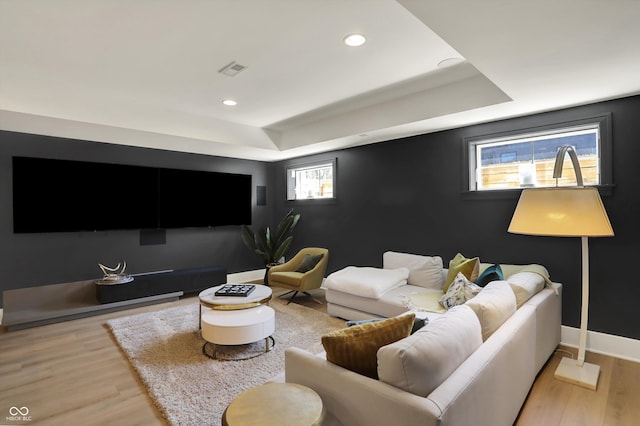 5130 Melbourne Pl, Zionsville, IN 46077 - living area featuring a raised ceiling, light wood-style flooring, recessed lighting, and baseboards
