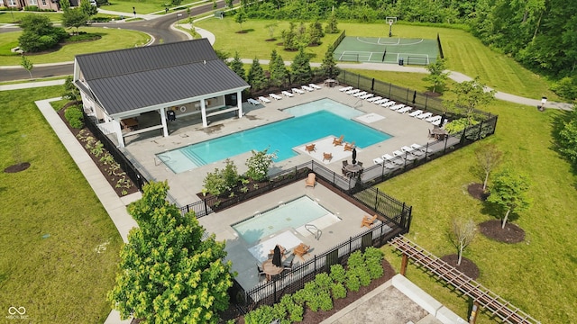 5130 Melbourne Pl, Zionsville, IN 46077 - bird's eye view of a pool area