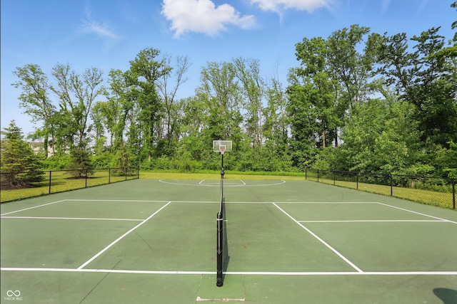 5130 Melbourne Pl, Zionsville, IN 46077 - view of tennis court with community basketball court