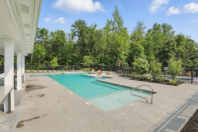 5130 Melbourne Pl, Zionsville, IN 46077 - community pool with a patio area and view of wooded area