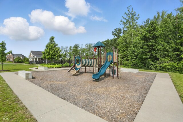 5130 Melbourne Pl, Zionsville, IN 46077 - community jungle gym with a lawn