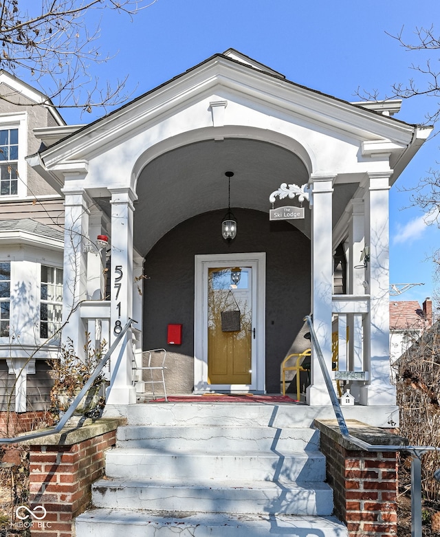 entrance to property featuring covered porch