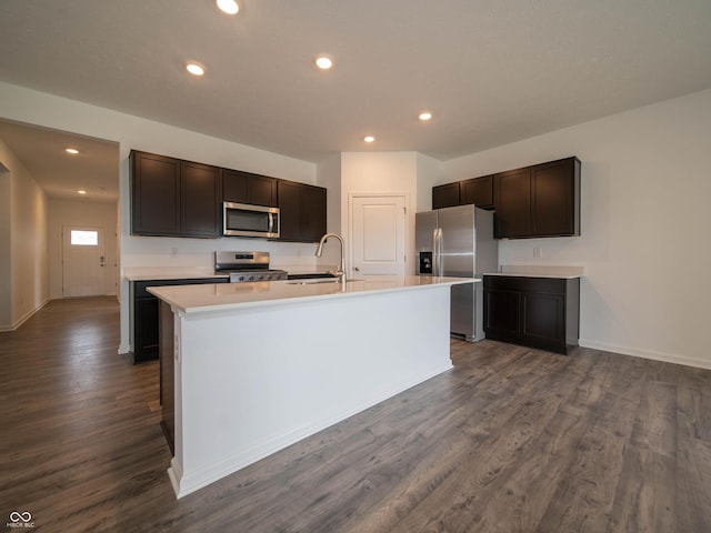915 Saddlebrook Farms Blvd, Whiteland, IN 46184 - kitchen with stainless steel appliances, recessed lighting, a kitchen island with sink, light countertops, and dark wood-type flooring