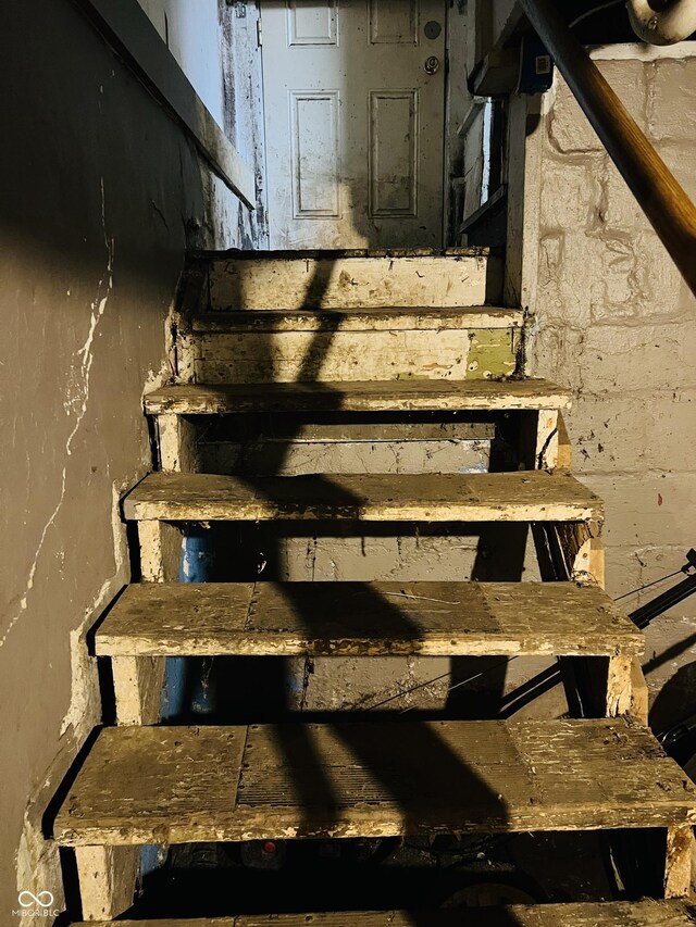 918 N Olney St, Indianapolis, IN 46201 - view of stairs