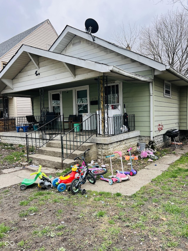918 N Olney St, Indianapolis, IN 46201 - bungalow-style house featuring covered porch