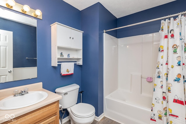 329 Dogwood Dr, Pendleton, IN 46064 - bathroom featuring toilet, vanity, shower / bath combo, baseboards, and a textured ceiling