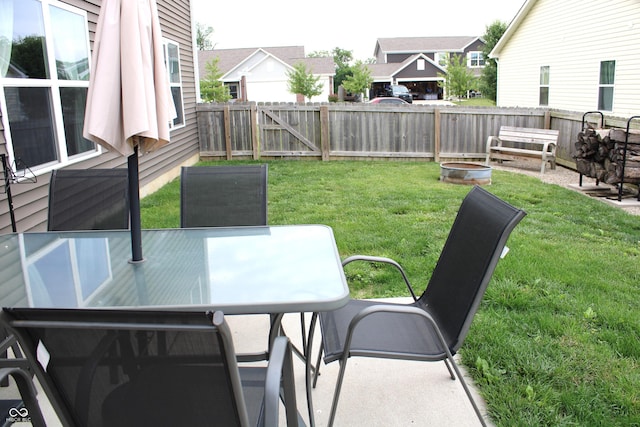 981 Redwood Dr, Franklin, IN 46131 - fenced backyard featuring outdoor dining area and a residential view