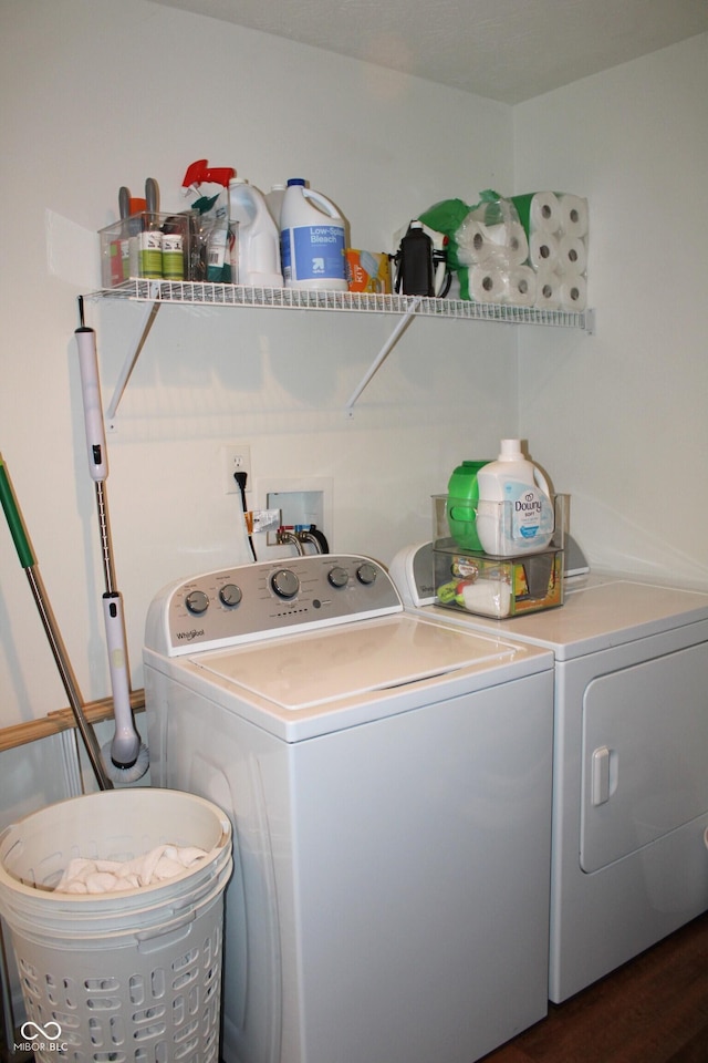 981 Redwood Dr, Franklin, IN 46131 - laundry room featuring washing machine and dryer