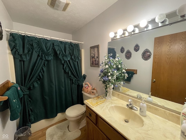 1310 Pin Oak Dr, Seymour, IN 47274 - full bathroom featuring a textured ceiling, visible vents, a shower with shower curtain, toilet, and vanity