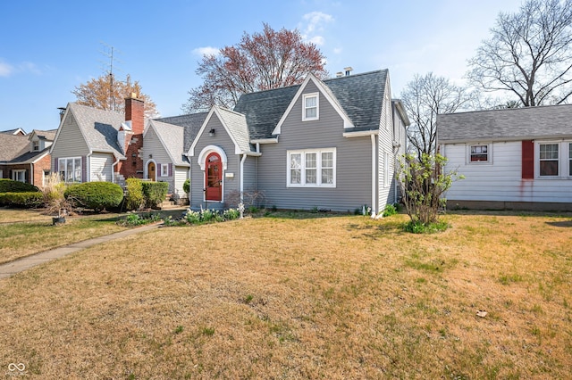 view of front of property with a front lawn