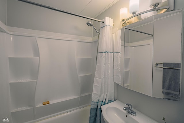 2612 Midlex Ct, Lafayette, IN 47904 - full bath with shower / bath combo with shower curtain