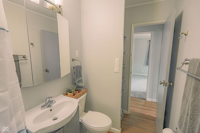 2612 Midlex Ct, Lafayette, IN 47904 - bathroom featuring wood finished floors, vanity, and crown molding