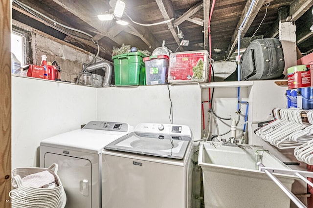 5028 Graceland Ave, Indianapolis, IN 46208 - laundry area with separate washer and dryer and laundry area
