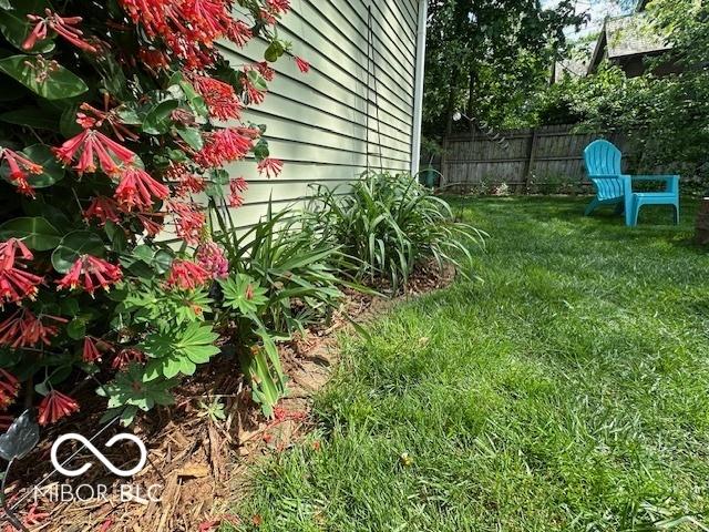 317 E 37th St, Indianapolis, IN 46205 - view of yard featuring fence