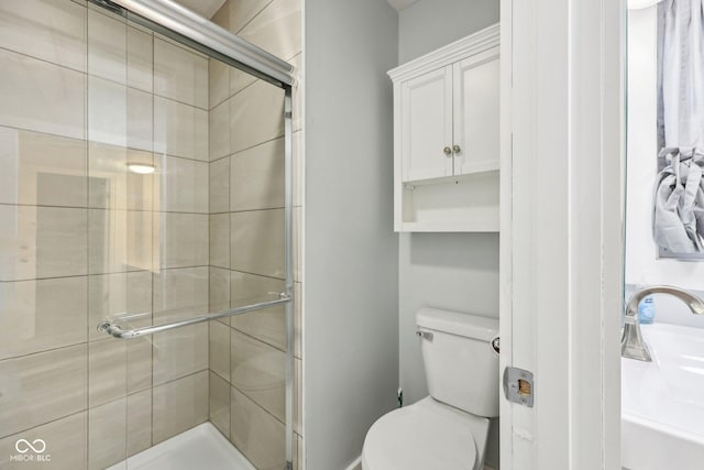 422 N Oxford St, Indianapolis, IN 46201 - full bathroom featuring a shower stall and toilet