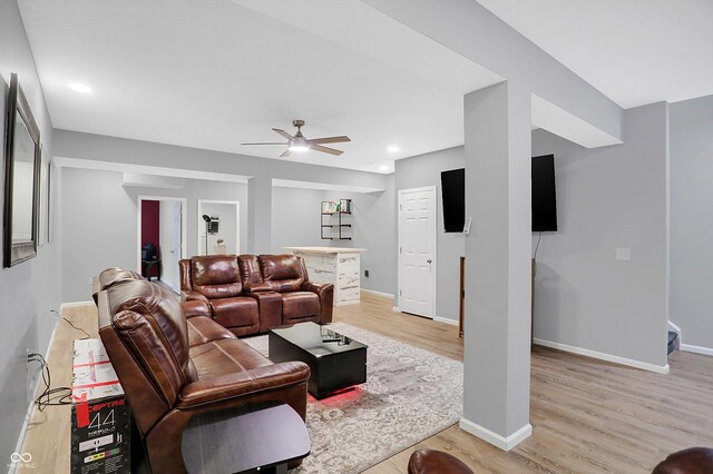 6869 W Winding, Mccordsville, IN 46055 - living area featuring light wood-style floors, ceiling fan, baseboards, and recessed lighting