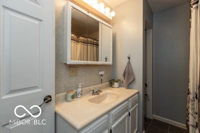 5973 Masten Rd, Coatesville, IN 46121 - full bath featuring tile patterned flooring, vanity, and baseboards