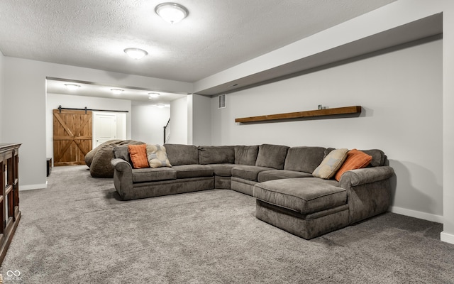 living room featuring carpet floors, baseboards, visible vents, and a barn door