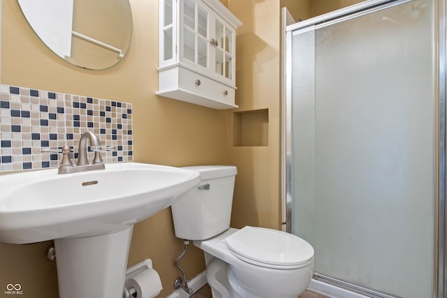 745 W Banta Rd, Indianapolis, IN 46217 - full bath featuring toilet, a stall shower, a sink, and backsplash
