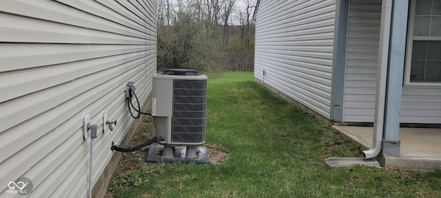 view of yard featuring central AC unit