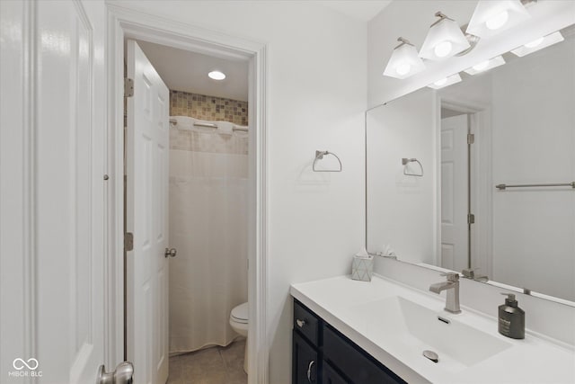 full bath with tile patterned flooring, curtained shower, toilet, and vanity