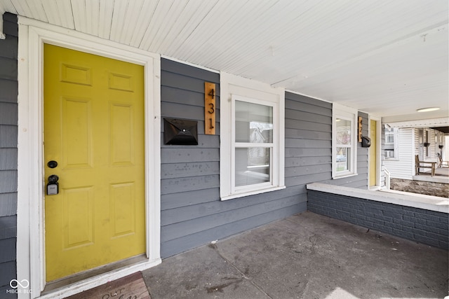 entrance to property featuring a porch