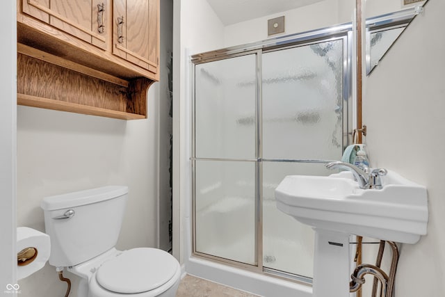bathroom featuring visible vents, a stall shower, and toilet