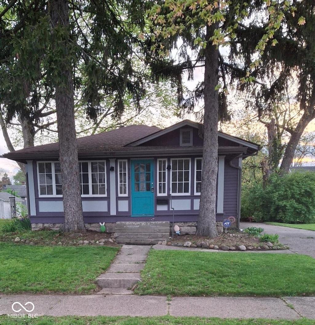 213 S Brittain Ave, Muncie, IN 47303 - view of front of home featuring a front lawn