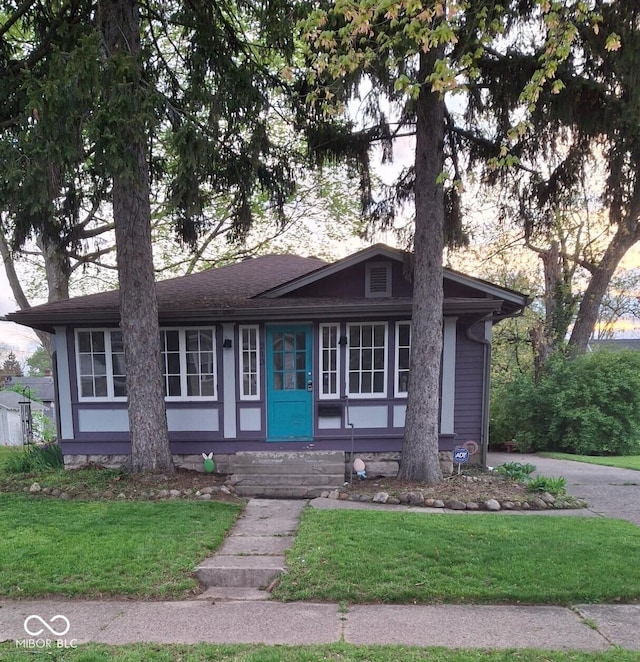 213 S Brittain Ave, Muncie, IN 47303 - view of front of home featuring a front lawn