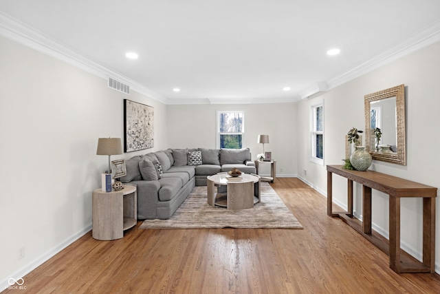living area with visible vents, baseboards, light wood-type flooring, and recessed lighting