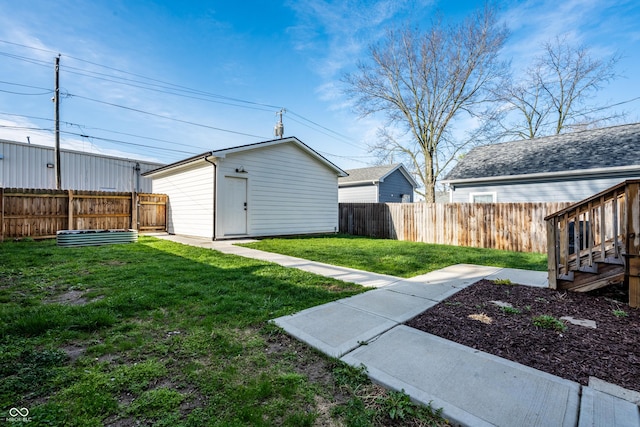 1603 E Market St, Indianapolis, IN 46201 - view of yard with a fenced backyard and an outdoor structure