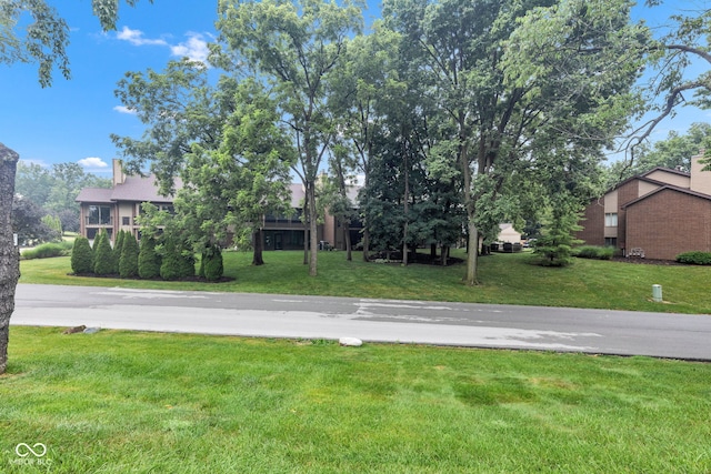 102 Knoll Ct Unit D, Noblesville, IN 46062 - view of grassy yard