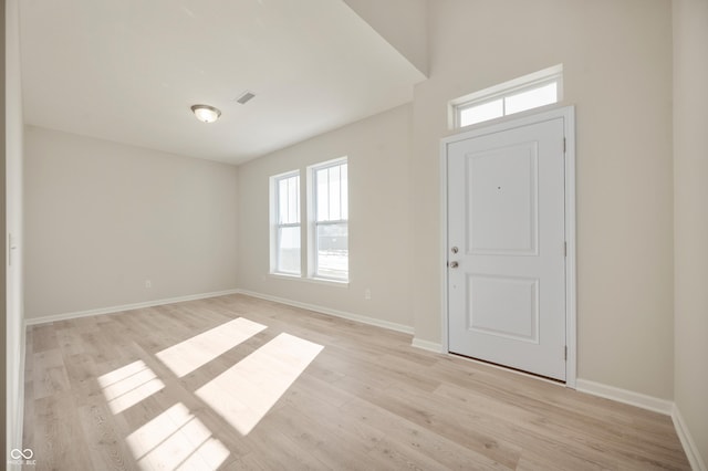 entryway featuring visible vents, baseboards, and light wood finished floors