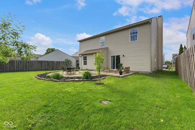 518 Carthage Cir, Westfield, IN 46074 - back of property with a patio area