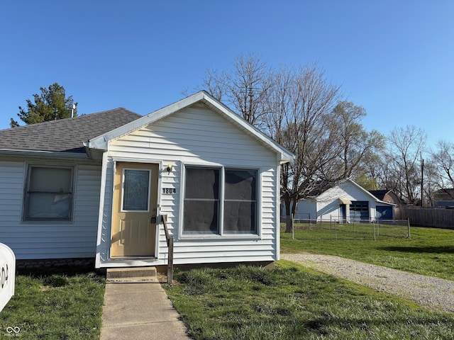 1804 W 15th St, Muncie, IN 47302 - bungalow-style house featuring a front yard, fence, and a shingled roof
