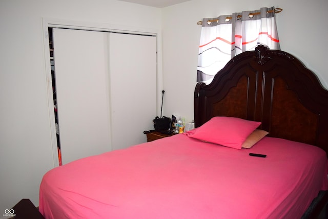 4107 Eisenhower Dr, Indianapolis, IN 46254 - bedroom with a closet