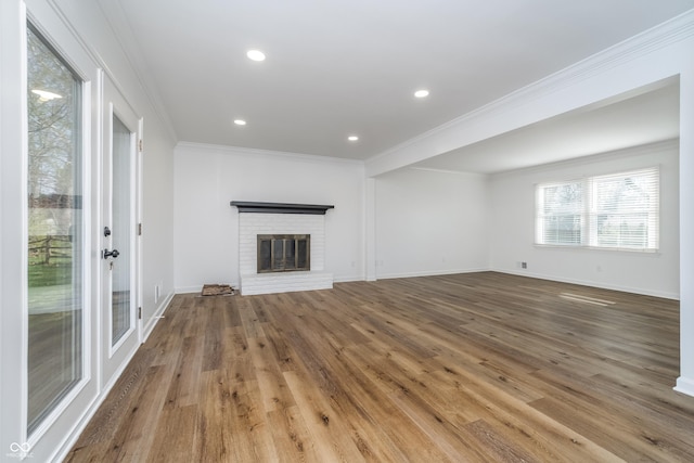4106 Armon Ct, Carmel, IN 46033 - unfurnished living room featuring wood finished floors, baseboards, ornamental molding, and recessed lighting