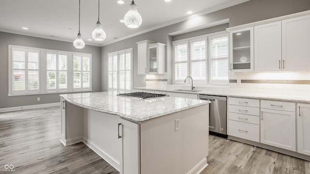 528 Dylan Dr, Carmel, IN 46032 - kitchen featuring stainless steel appliances, a sink, a center island, crown molding, and white cabinets