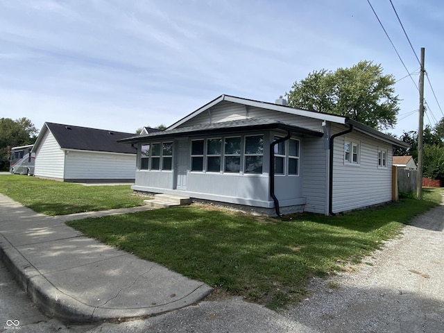 1546 Kappes St, Indianapolis, IN 46221 - view of front of home featuring a front lawn