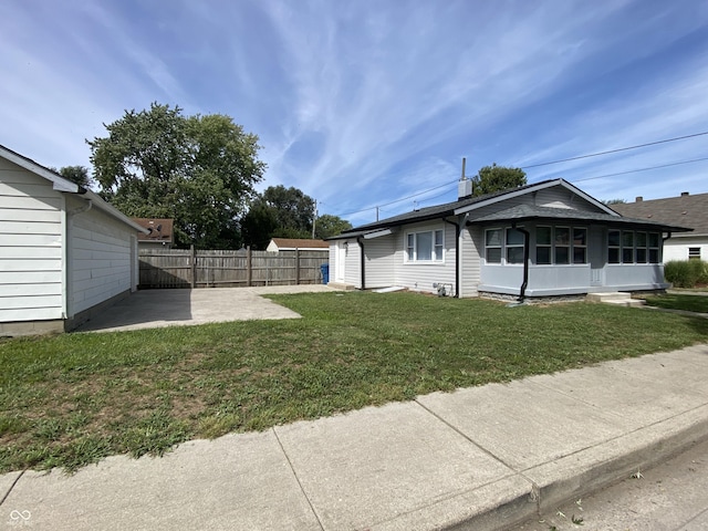 1546 Kappes St, Indianapolis, IN 46221 - exterior space with a patio and fence